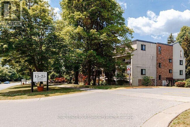 25 Pebble Byway in Toronto, ON - Building Photo - Building Photo