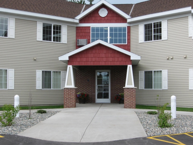 Oakwood Estates Apartments in Cloquet, MN - Building Photo