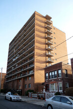 Crescent Tower in Astoria, NY - Building Photo - Building Photo