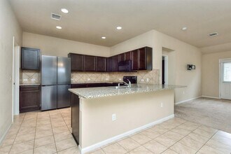 132 Denton Dr in Hutto, TX - Building Photo - Building Photo
