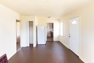 808 Seward Ave in Akron, OH - Foto de edificio - Building Photo