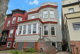 158 Edgar St in Weehawken, NJ - Building Photo