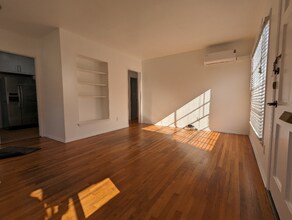 2268 Granada Ave-Unit -1 in Long Beach, CA - Building Photo - Building Photo