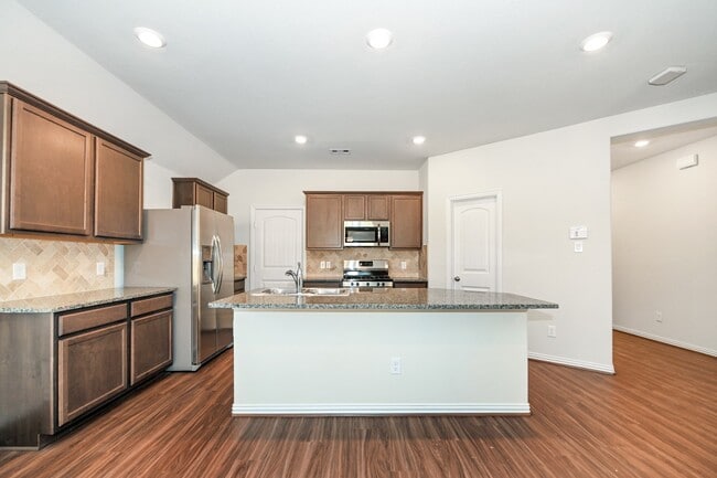 1022 Schooner St in Crosby, TX - Building Photo - Building Photo