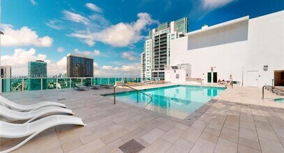 133 NE 2nd Ave, Unit 1710 in Miami, FL - Building Photo - Building Photo