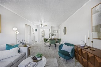 Wood Creek Apartments in Fort Wayne, IN - Foto de edificio - Building Photo