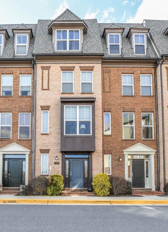 property at 1407 Trafalgar Ln