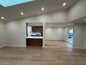 28112 Village 28 in Camarillo, CA - Building Photo - Building Photo