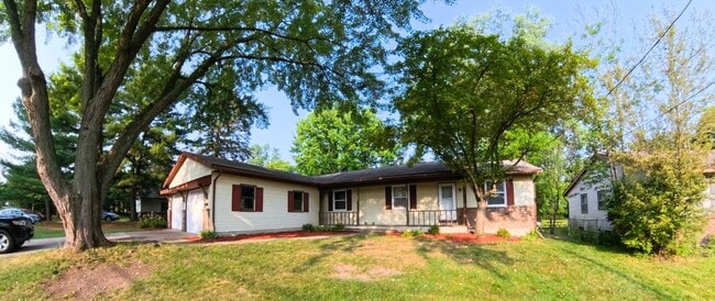 2555 Ridgemoor Dr SE, Unit 2555 - North Side