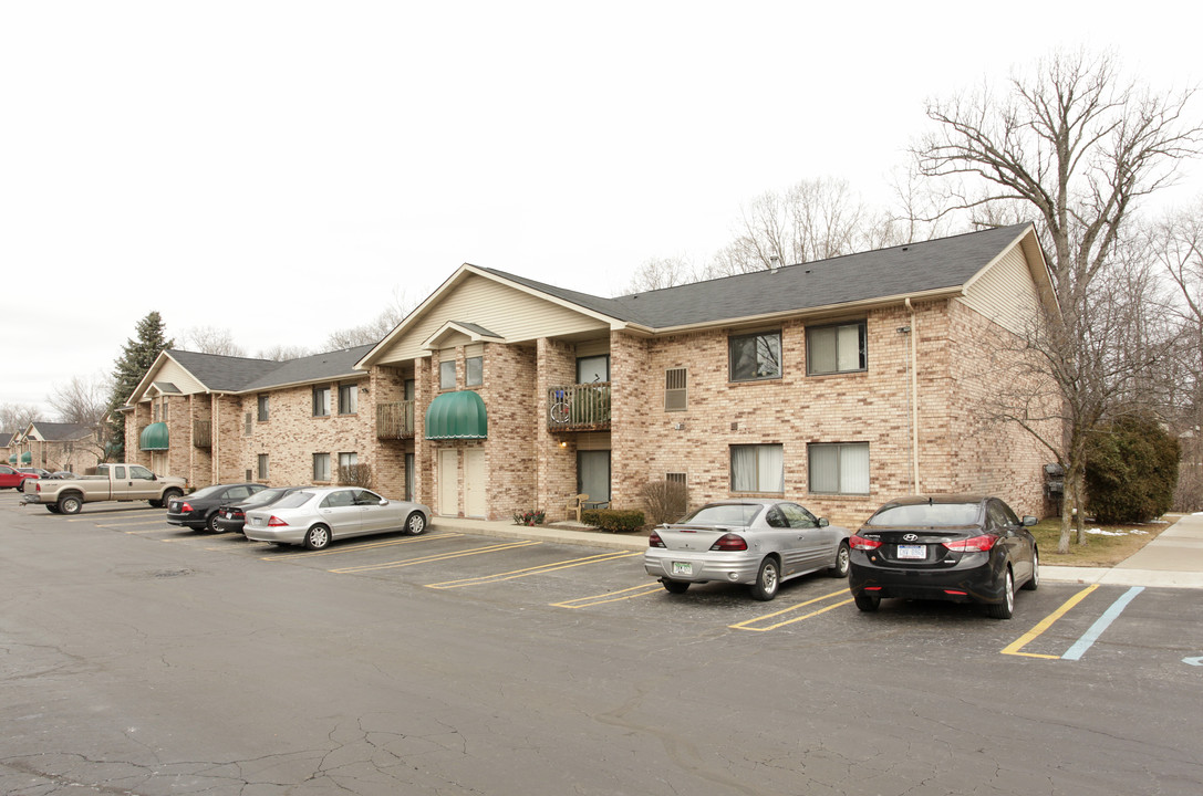 Curtis Creek Apartments in Livonia, MI - Building Photo