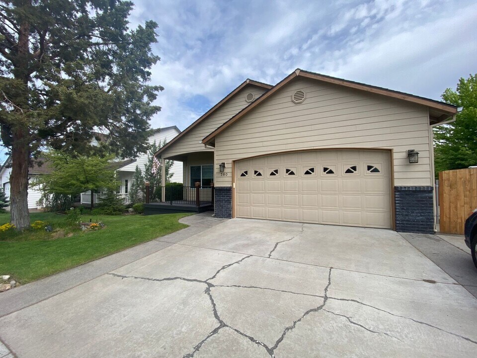 380 SE Soft Tail Loop in Bend, OR - Foto de edificio