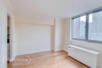 345 E 93rd St-Unit -7C in New York, NY - Building Photo - Building Photo