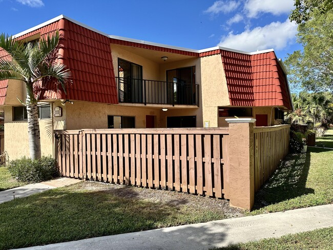 8081 Severn Dr in Boca Raton, FL - Building Photo - Building Photo