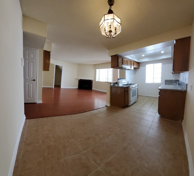 409 W Dryden St