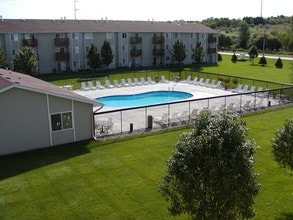 Rock Creek Apartments in Omaha, NE - Foto de edificio - Building Photo