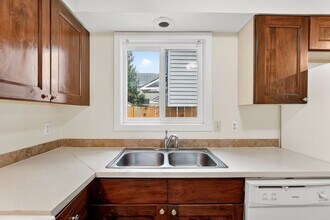 4801 NE Killingsworth St in Portland, OR - Building Photo - Building Photo