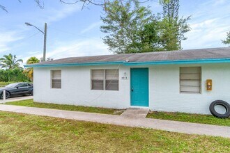 4915 Gulfstream Rd in Lake Worth, FL - Building Photo - Building Photo