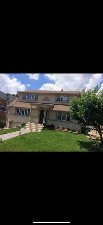 531 4th St in Palisades Park, NJ - Building Photo