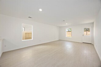 905 Pertuso Ln in Huffman, TX - Building Photo - Building Photo