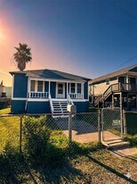 1709 Biovu Dr in Galveston, TX - Building Photo