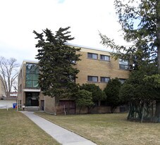 7 Rosseau Rd in Toronto, ON - Building Photo