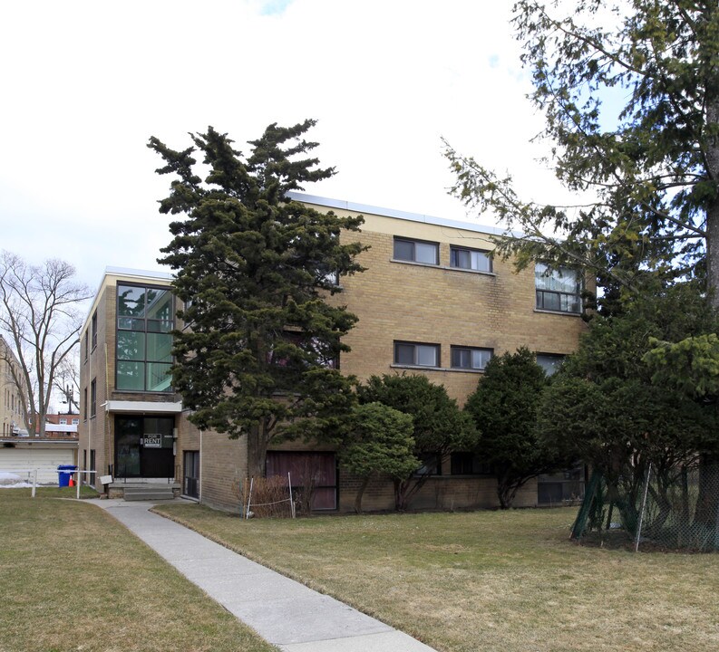 7 Rosseau Rd in Toronto, ON - Building Photo