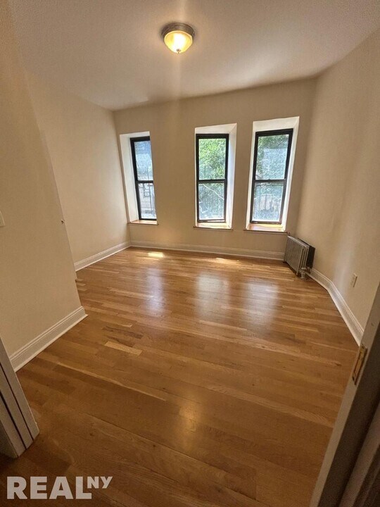 229-231 E 12th St-Unit -25 in New York, NY - Building Photo