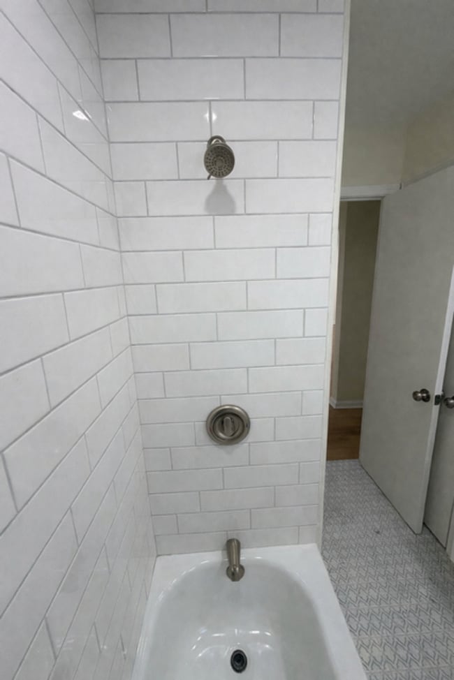 20215 Sunset Dr in Warrensville Heights, OH - Building Photo - Building Photo