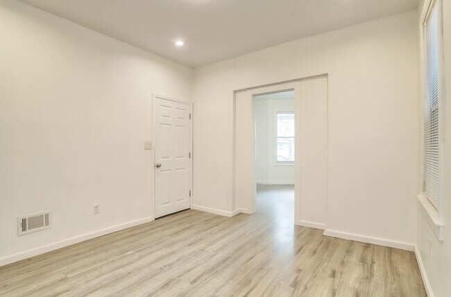 112 Randolph Ave in Jersey City, NJ - Foto de edificio - Building Photo