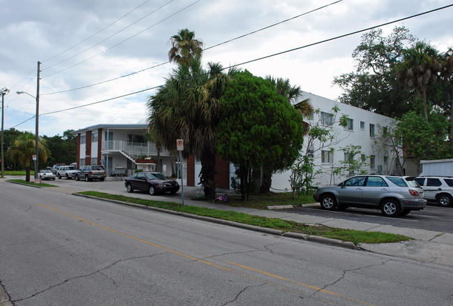 15 N Booth Ave in Clearwater, FL - Foto de edificio - Building Photo