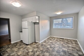 594 High St in Moncton, NB - Building Photo - Building Photo