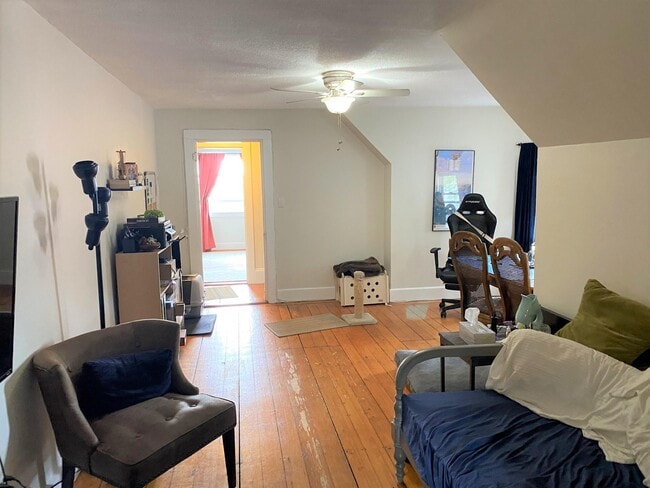 211 Summer St, Unit 3 in Somerville, MA - Building Photo - Building Photo