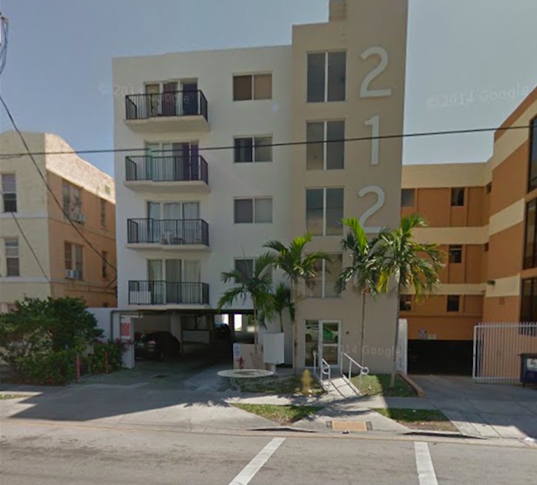 Las Palmas Condominiums in Miami, FL - Building Photo