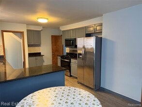 6421 Oakman Blvd in Dearborn, MI - Building Photo - Building Photo