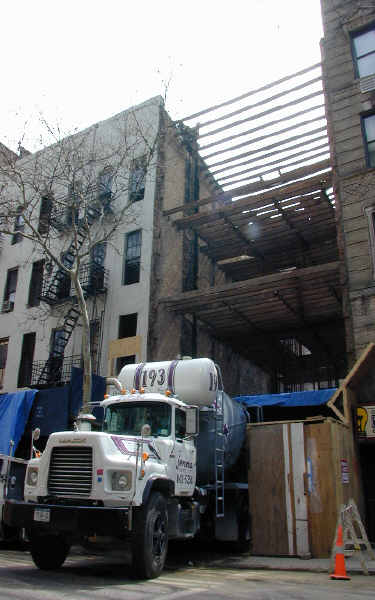 246 E 77th St in New York, NY - Building Photo