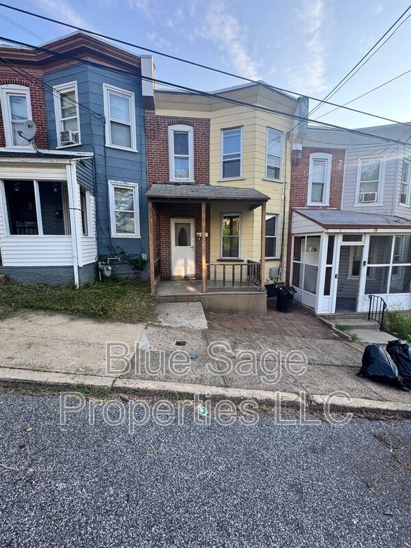 919 Lawrence Ave