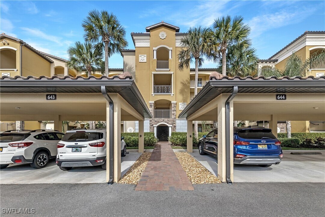 17971 Bonita National Blvd in Bonita Springs, FL - Foto de edificio