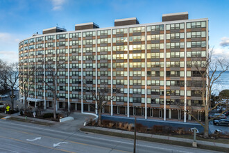 1630 Sheridan Rd in Wilmette, IL - Foto de edificio - Building Photo