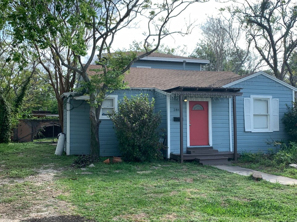 2842 Austin St in Corpus Christi, TX - Building Photo