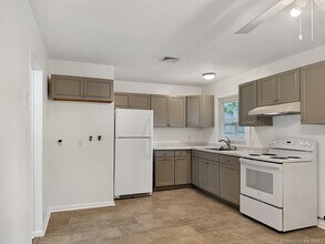 105 Walker Dr in Williamsburg, VA - Building Photo - Building Photo