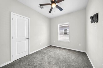 16606 E Forrestal St in Montgomery, TX - Foto de edificio - Building Photo