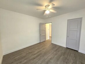 5710 Vineland Ave in Los Angeles, CA - Foto de edificio - Building Photo