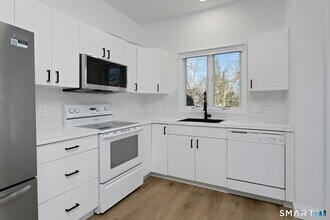 70 Archer Ln in Stamford, CT - Building Photo - Building Photo