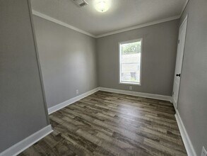 7011 Greenbrier Village Dr in Lakeland, FL - Building Photo - Building Photo