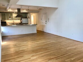 909 W Main St in Charlottesville, VA - Building Photo - Building Photo