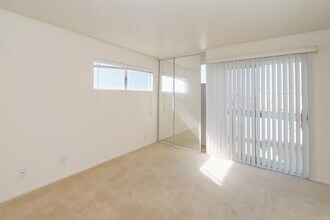 221 44th St in Manhattan Beach, CA - Building Photo - Building Photo