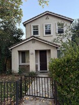 1985 Linden Rd in West Sacramento, CA - Building Photo