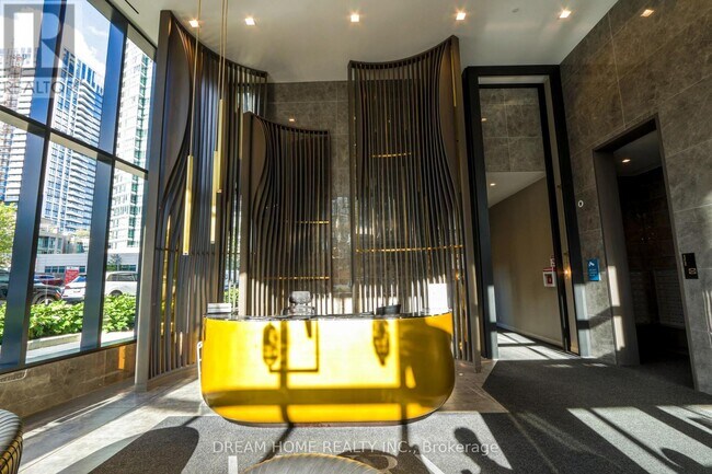 15 Holmes Ave in Toronto, ON - Building Photo - Building Photo