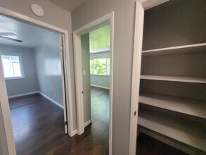 1533 Harmon St in Berkeley, CA - Building Photo - Interior Photo