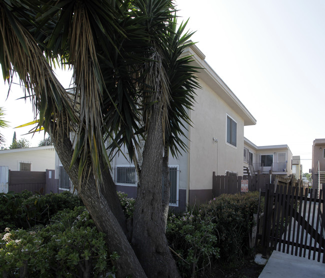 4608 Bancroft St in San Diego, CA - Building Photo - Building Photo